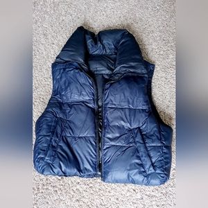 Reversible cropped bubble vest